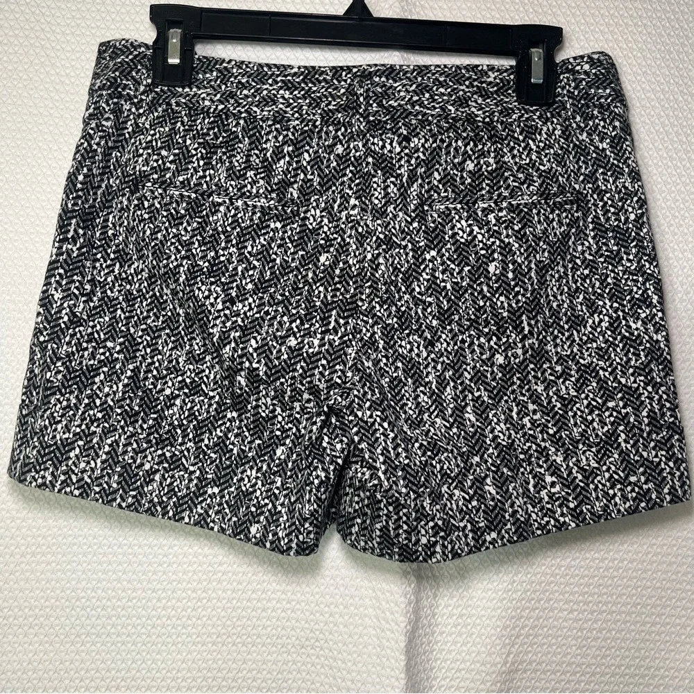 Express Womens Black White Herringbone Geometric Print Tailored‎ Shorts Size 4